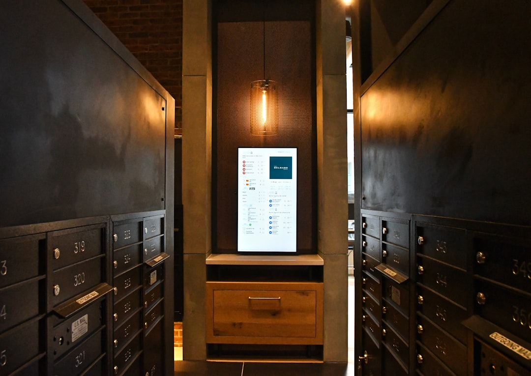Easybox și locker pachete bloc 2026: amplasare și contract