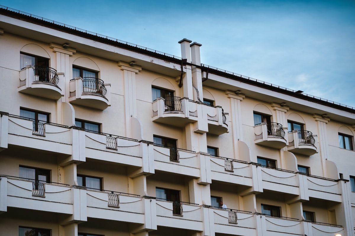 Bloc de apartamente modern din Romania - costuri intretinere 2026