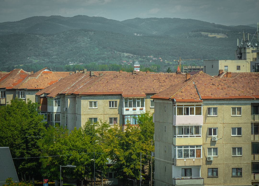 media restante apartament romania - Restanțe întreținere orașe România 2026: top 10 comparativ