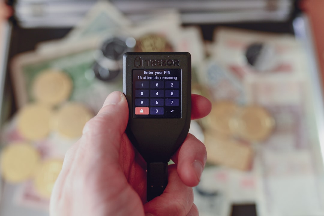 Președinte asociație proprietari semnează cu token USB pentru semnătură electronică asociație proprietari în 2026