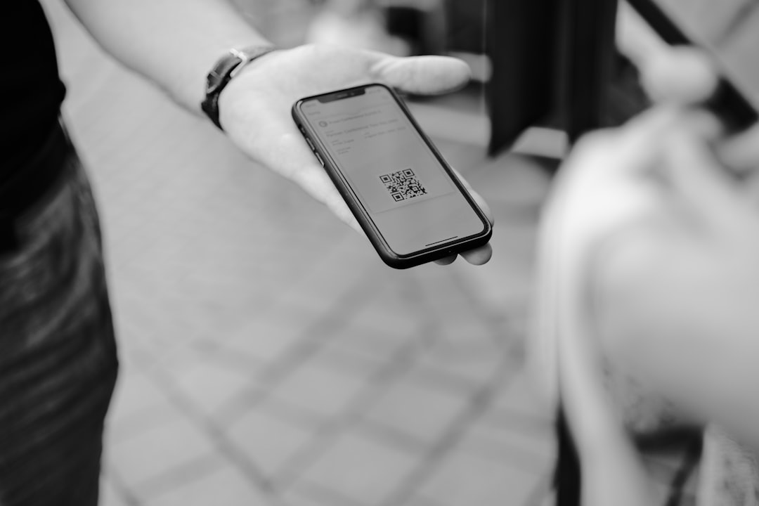 Plata QR intretinere bloc 2026 - lista intretinere cu cod QR scanat de proprietar pe smartphone
